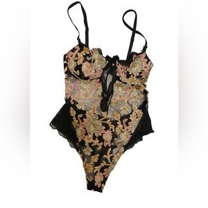 Victoria’s Secret Dream Angels Intricate Floral Embroidered Lace Bodysuit XS